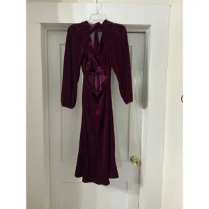 Woman’s Velvet Long Dress Size LXS Deep Fuchsia Formal Holiday Wedding Open Back thumbnail 5