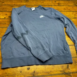 Nike Sportswear Crewneck Sweatshirt Blue Gray‎ Embroidered Logo Large FLAW thumbnail 1