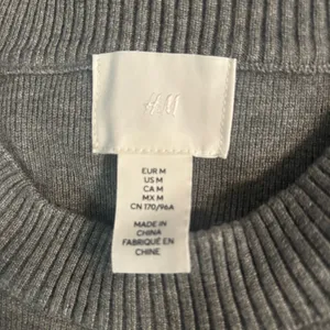 H&M Gray Sweater thumbnail 3