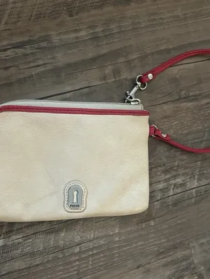 Fossil Leather Wristlet Wallet w/Red & Green Hearts thumbnail 3
