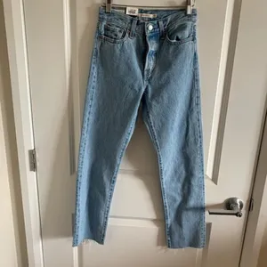 LEVI’S wedgie straight light wash jeans thumbnail 2