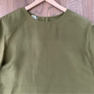 Vintage Round Neck Short Sleeve 100% Silk Blouse in Olive Green Size Large thumbnail 2