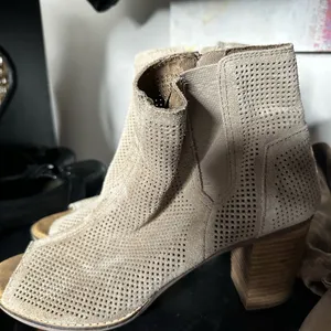 Size 12M Toms Tan Perforated Peep Toe Suede Ankle Booties thumbnail 3