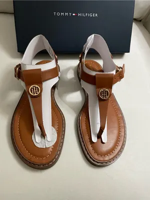 Tommy Hilfiger NIB Bennia Flat Thong Brown T-Strap Logo Sandals Shoes Size 6.5 thumbnail 4