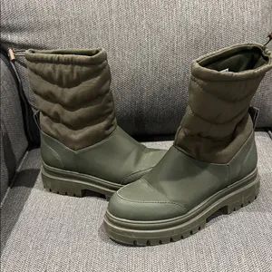 Olive Green Women's Boots Size 8.5 thumbnail 1