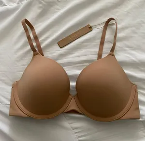 SKIMS Fits Everybondy Tshirt Bra thumbnail 3