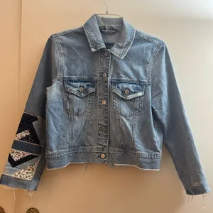 Abercrombie and Fitch Patchwork denim jacket cropped trucker jean jacket size M thumbnail 3