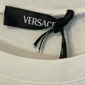 Versace Women's Fuchsia Crystal Embellished Logo T-shirt 100% Cotton, XS - NWT thumbnail 4
