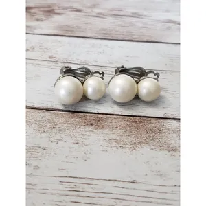 Vintage Clip On Earrings Two Faux Pearls / Faux Pearl Duo 7/8" thumbnail 2