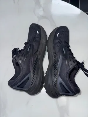 Brooks women’s Black Athletic Running Shoes extra. Wide(2E) thumbnail 6