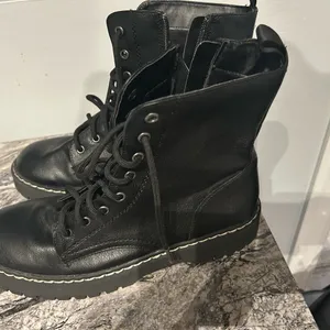 Women's Black sincerely Jules Lace-Up Boots thumbnail 3