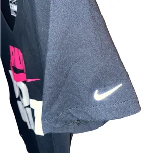 Nike tshirt thumbnail 3