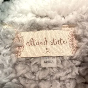 Altar’d State- Light Grey & White Super Soft Sherpa Vest w/ Zip Pockets- Size S thumbnail 3