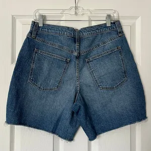 Universal Threads Vintage Bermuda Shorts - Size 8/29R thumbnail 3