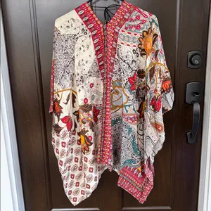 Like New Chico’s Multi/Pattern Poncho Top Size Small / Medium thumbnail 9