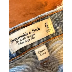 Abercrombie & Fitch Curve Love Ultra High Rise Straight Jeans Light Wash 27 thumbnail 4
