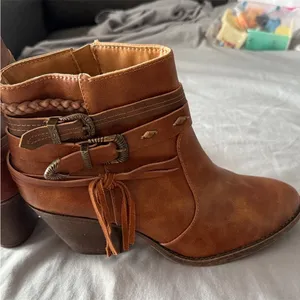 $80 NEW Jellypop Women's Jennifer Heeled Ankle Boots western 10 thumbnail 7