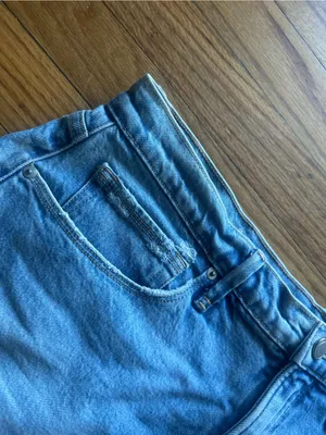 Good American Medium Wash High Rise Denim Shorts Frayed Hem Size 10 thumbnail 3