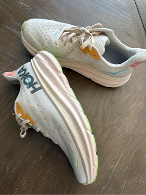 HOKA Women's Clifton 9 in the popular "Vanilla / Astral" colorway 1127896-VLS thumbnail 2