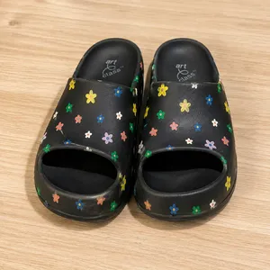 Girls’ Platform Flip-Flops – Size 13 Cute and stylish girls’ platform flip-flops in size 13. They have been gently used and are still in good overall condition. Please see the photos for details and minor signs of wear. Perfect for everyday wear, summer outfits, or casual occasions. 👡✨ thumbnail 2