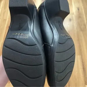Clarks Bendables Black Leather Comfort Heels | Women’s 8M thumbnail 4