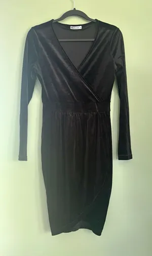 MS BASIC Women's Black Velvet Wrap Dress V-Neck Ruched Stretch Long Sleeve M thumbnail 1