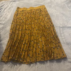 Andie & James Pleated Skirt Size XL thumbnail 2