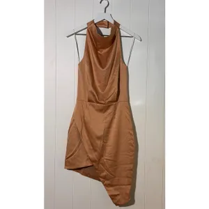 Elliatt Camo Champagne Satin Mockneck Draped Dress Tulip Hem New with Flaw thumbnail 4