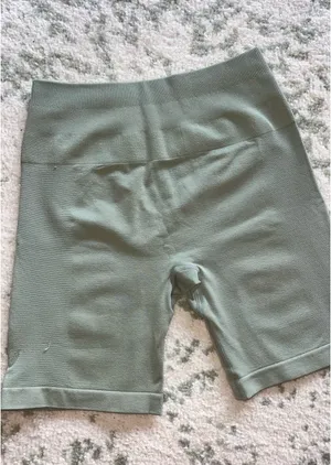 Aurola Workout Amazon Scrunch Shorts thumbnail 4