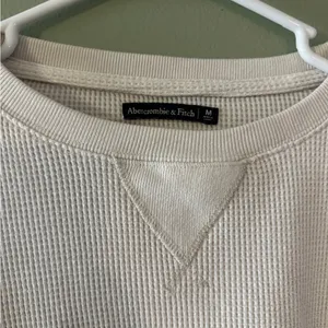 Abercrombie & Fitch Women's Cream Crew Neck Cropped Sweater thumbnail 2
