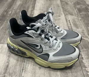 Nike Zoom Air Fire 'Particle Grey Photon Dust Size 7.5 (C 94) thumbnail 1