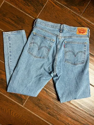 Levi’s Light Wash Denim Distressed High Rise Wedgie Jeans women’s Size 28 thumbnail 7