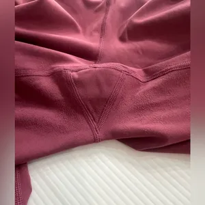 Lululemon  Rose  Leggings size 8 read thumbnail 3