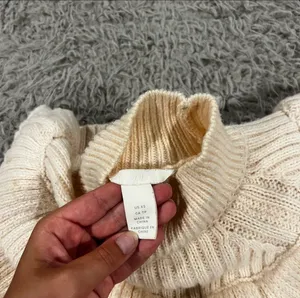 H&M Sweater thumbnail 3
