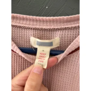 Universal Threads Women Pink Waffle Knit Bell Sleeve Thermal Top M 100 Cotton thumbnail 3