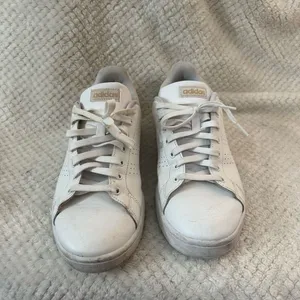 Adidas low top white and gold shoes size 11 thumbnail 2