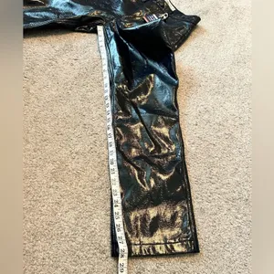 Abercrombie & Fitch Curve Love 90s Straight Ultra High Rise Patent Leather Pants thumbnail 4