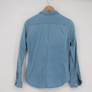 Uniqlo Womens Light Wash Denim Chambray Button Down Shirt Small Blue thumbnail 4