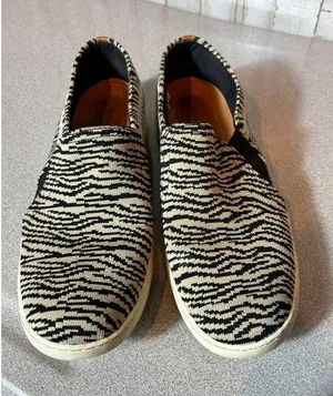 Bare Traps Womens Zebra‎ Slip on Size 9.5 thumbnail 1
