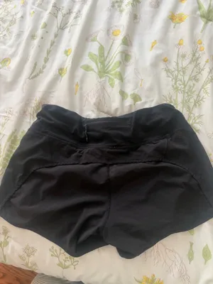 Lululemon Shorts Hotty Hot 2.5" Black thumbnail 2