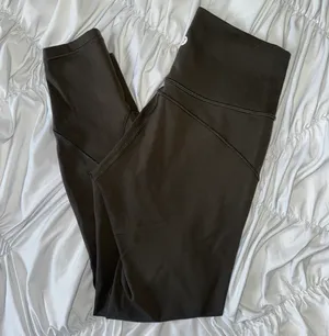 Lululemon In Movement Leggings 25” thumbnail 1