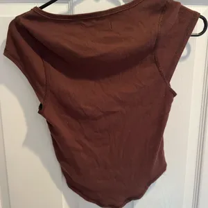 Urban Outfitters Brown Ribbed V-Neck Bodysuit thumbnail 3