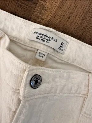 Abercrombie & Fitch 90s Straight Ultra High Rise Curve Love White Denim Jeans 32 thumbnail 3