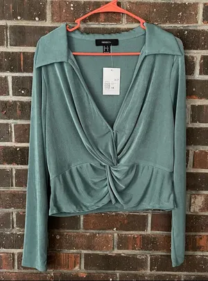 NWT Forever 21 Plus Size Blue Green Long Sleeve Twist Front Top thumbnail 1