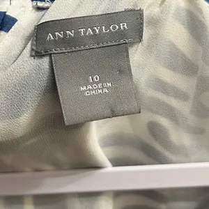 Ann Taylor 100% silk Patterned sleeveless Blouse thumbnail 5