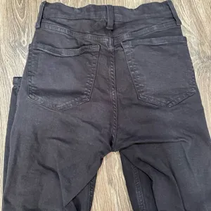 Topshop Petite Jamie Moto jeans in black thumbnail 4