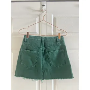 New Free People Denim Jean Skirt “ Zip It Up” Green Wilderness Size 25‎ thumbnail 5