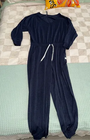 NWOT Vuori‎ Lux V-neck jumpsuit Medium thumbnail 1