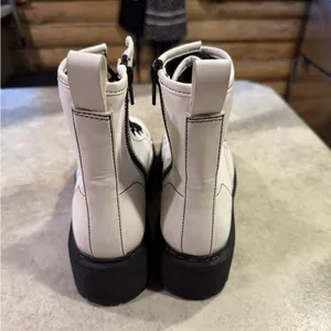 A New Day, Woman’s White Combat Boots Size 9 1/2 thumbnail 7
