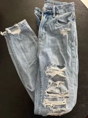 American Eagle Ripped Jeans Mom thumbnail 6